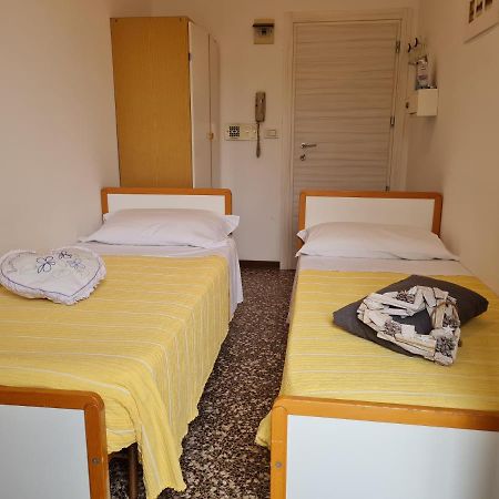 Hotel Marconi Miramare Rimini Extérieur photo