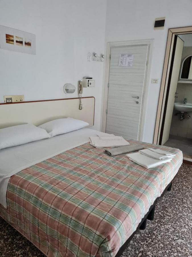 Hotel Marconi Miramare Rimini Extérieur photo