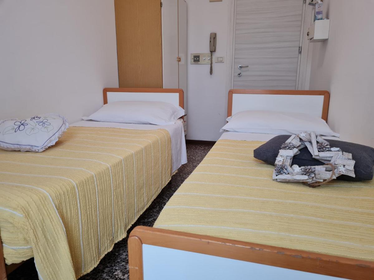 Hotel Marconi Miramare Rimini Extérieur photo