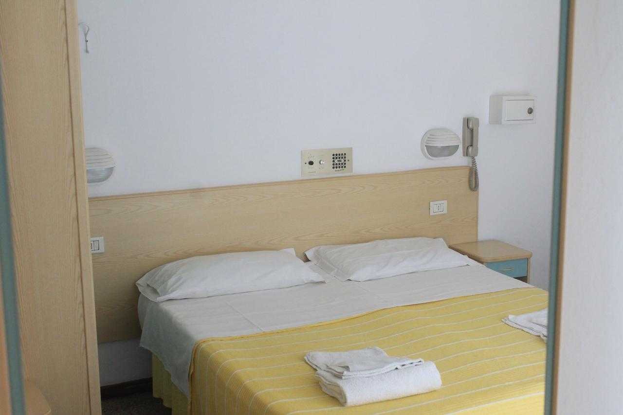 Hotel Marconi Miramare Rimini Extérieur photo